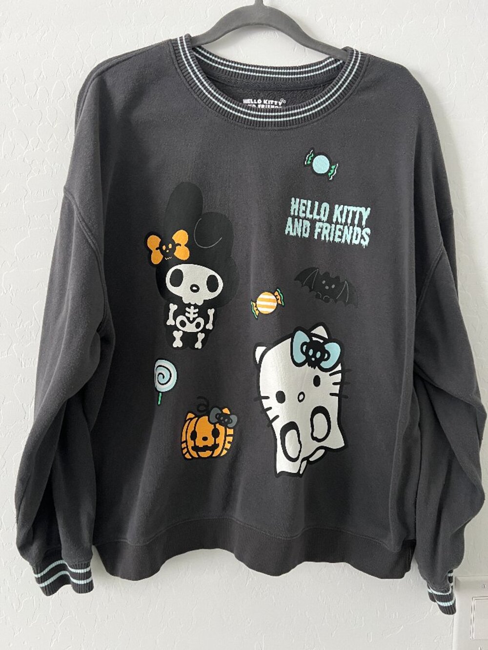 Hello Kitty and Friends by Sanrio Hybrid Women's Halloween Sweatshirt Black XXL